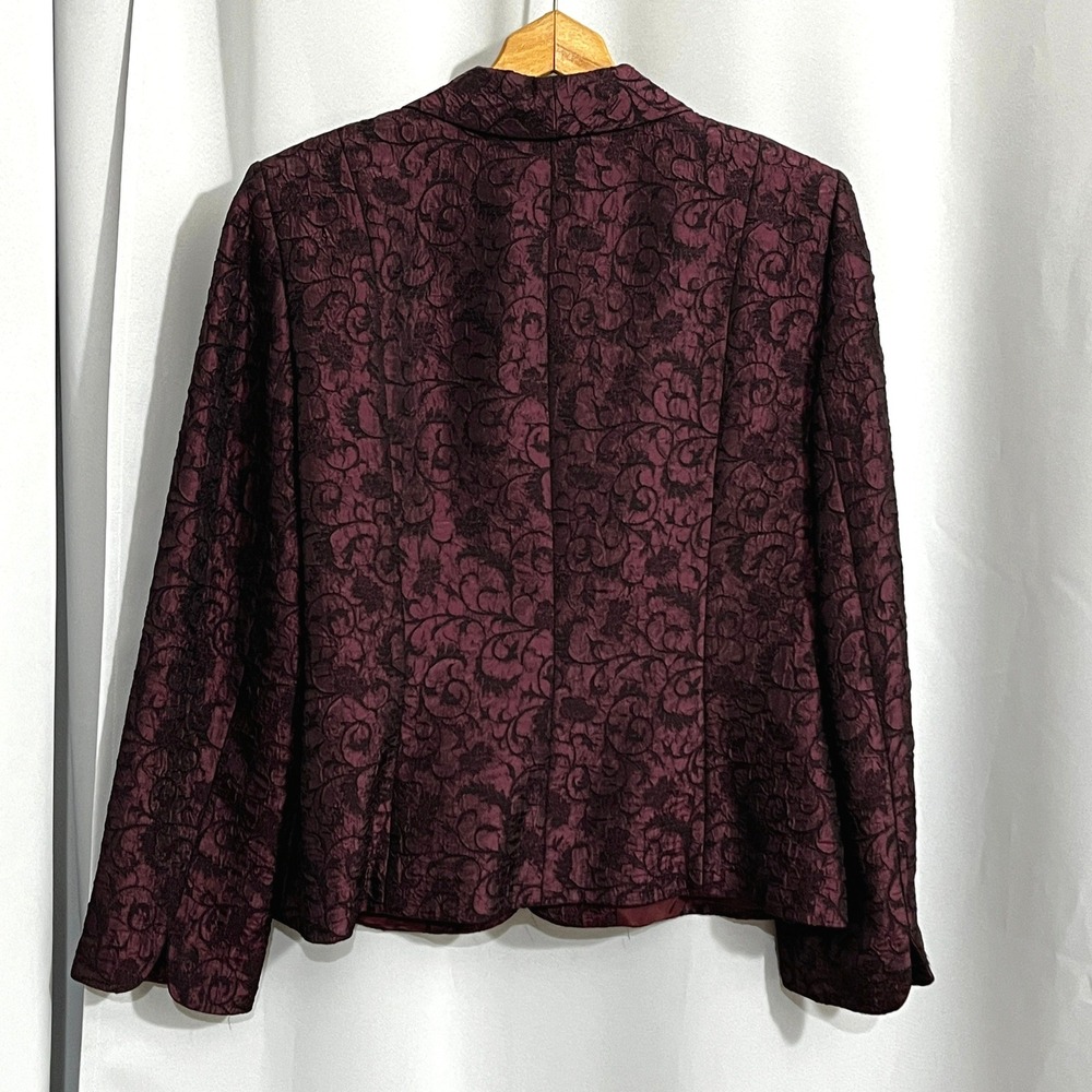 Tahari Blazer Womens 12 Burgundy Floral Jacquard 3-Button Tailored Career 1707 - Picture 3 of 14